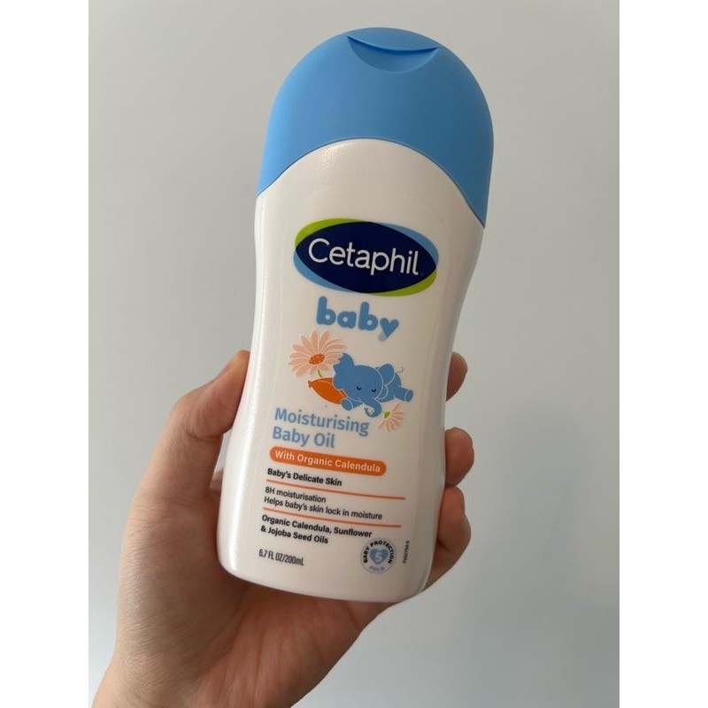 dầu dưỡng ẩm Cho bé Cetaphil Baby Moisturising Baby Oil with Organic Calendula 200ml