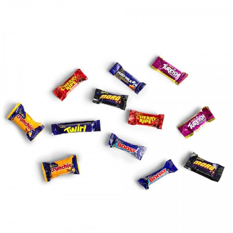 Hộp socola Cadbury Favourites Chocolate Gift Box 470g